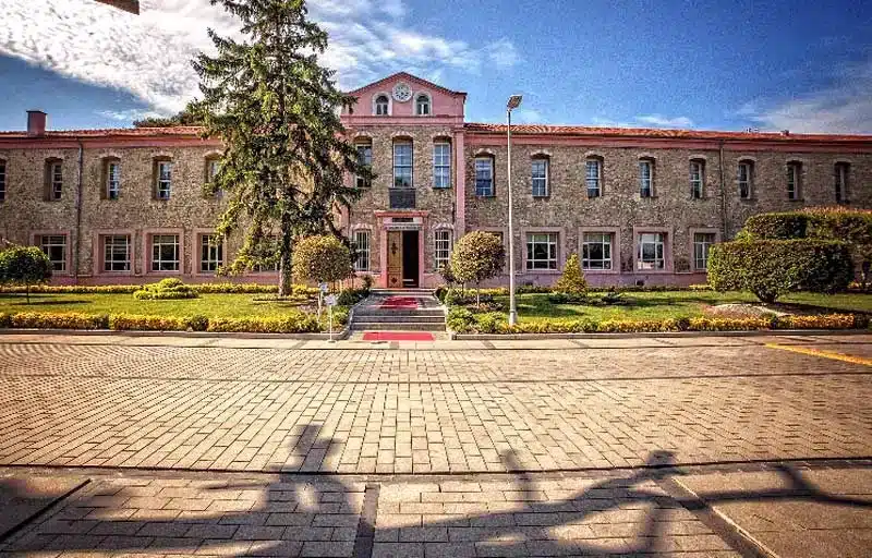 جامعة صباح الدين زعيم